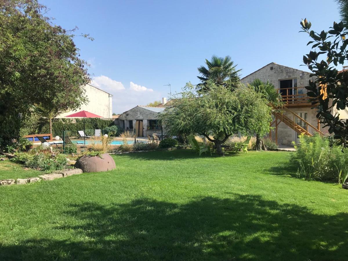 Le Clos Des Grandes Rivieres Sainte-Soulle Exteriör bild